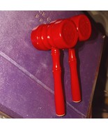 Two red judge&#39;s gavels that are salt and pepper shakers! Pretty awesome ... - $28.49 CAD