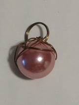 Vintage Women&#39;s Pink Faux Pearl Pendant Gold Tone Fashion  Jewelry - £2.35 GBP