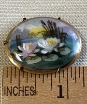 VINTAGE HAND PAINTED WATER LILLIES FLOATING BROOCH - £55.15 GBP