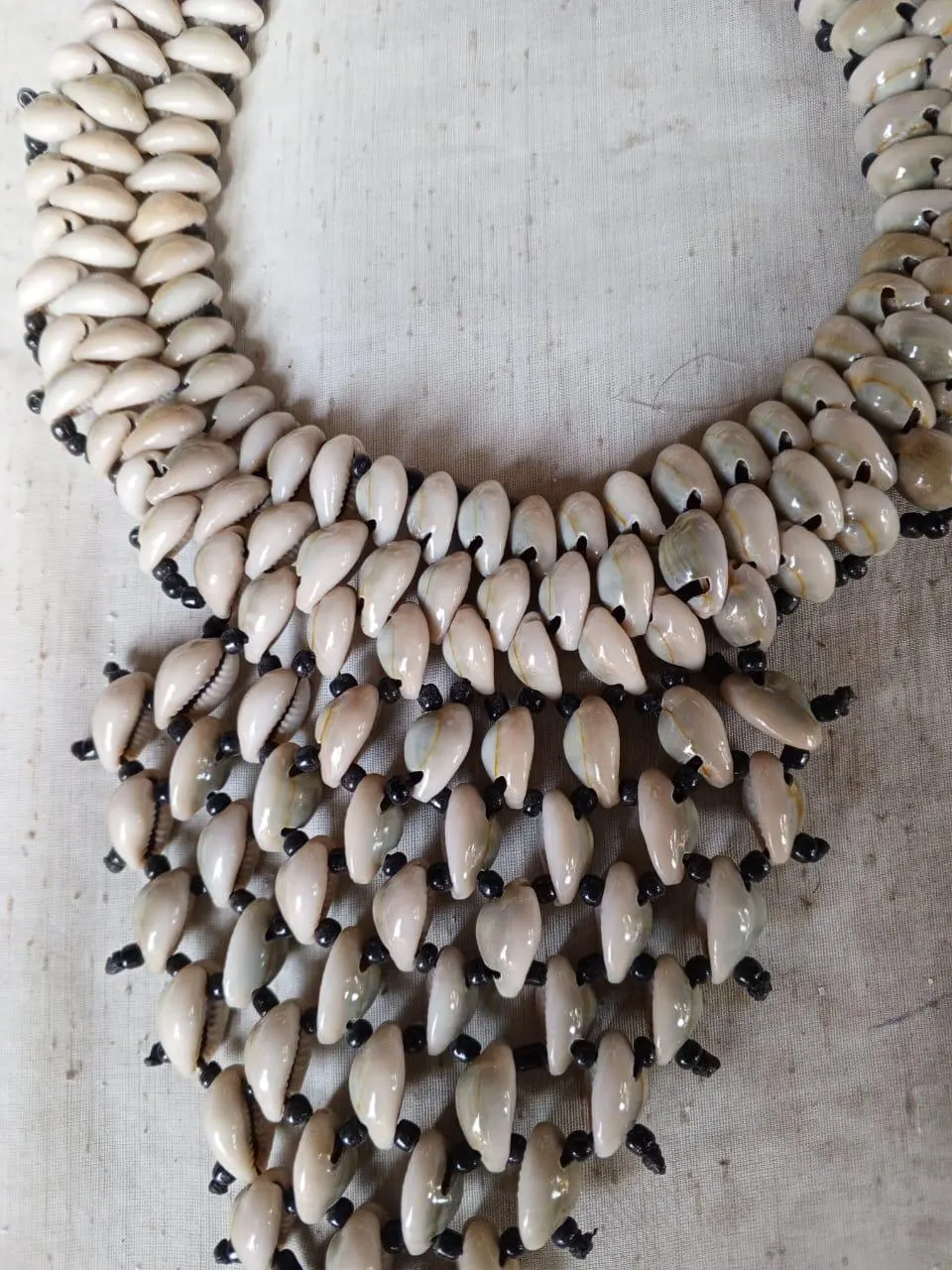  African Cowrie Shell Necklace – Handmade Elegance &amp; Cultural Symbolism - $744.37 MXN
