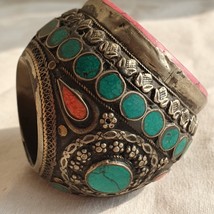 Anello grande in argento misto pietre intaglio decorate nel Vicino Orien... - $2,614.39 MXN