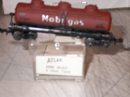 ATLAS N Gauge 2293 Mobil Gas TRIPLE DOME TANK CAR Exc. in Case - £11.78 GBP