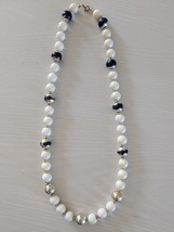 Vintage Jewelry Necklace Navy Blue White Metallic Bead - $185.22 MXN