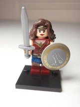 WONDER WOMAN Minifigure +Stand 1984 Justice League Avengers Marvel DC Comics US  - £5.23 GBP