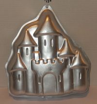 Rare Vintage 1998 Wilton Castle Aluminum Cake Pan 2105-2031 - $24.70