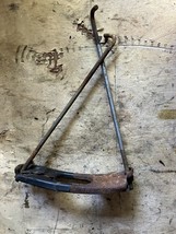 92-00 Civic Del Sol Battery Tie Down Bracket W/ Rods Peeling Paint - $300.88 MXN