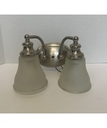 2 Light Nickel Vanity Light - $460.18 MXN