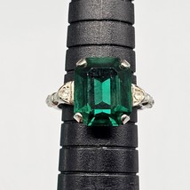 Green Faux Stone Ring Silver Tone Acrylic Center Dress Up Costume Sz 5.25 - $185.77 MXN