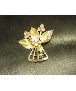 015 Vintage Metal Leaf Pin Pink &amp; Clear Jewels  Gold Tone 1.5 Inches Broach - £0.99 GBP