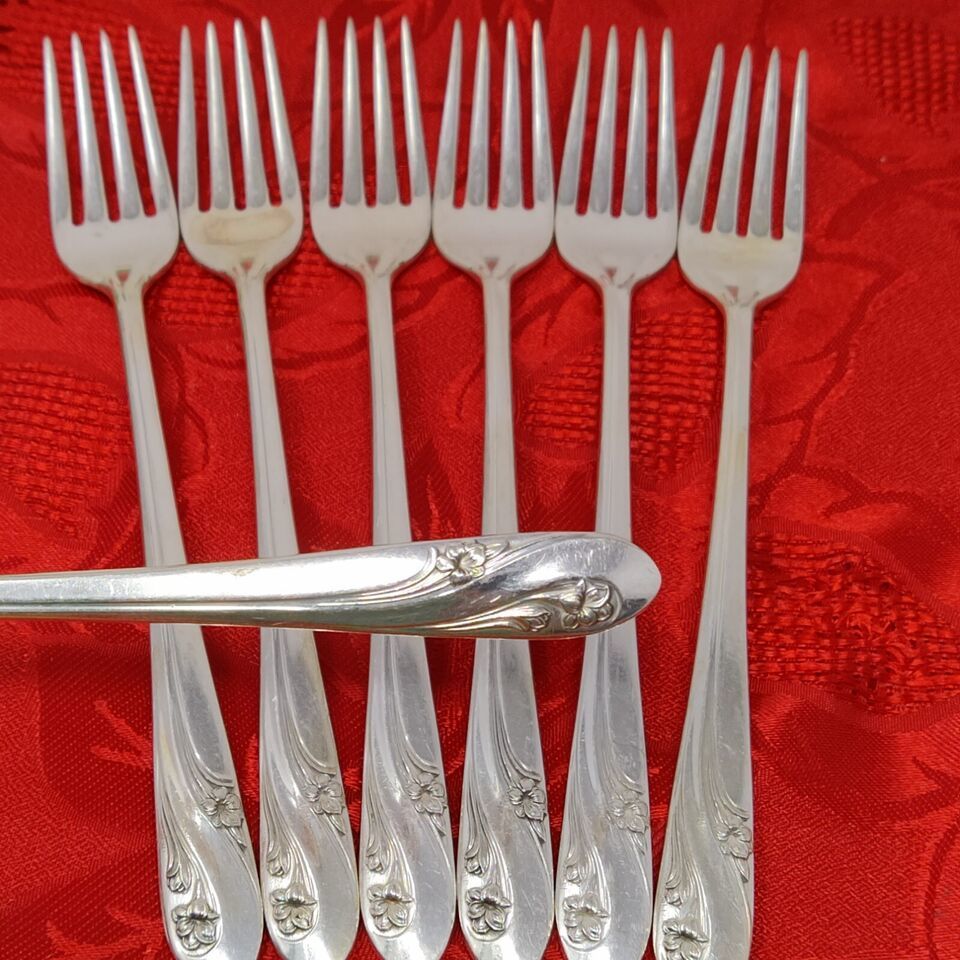 8 INTERNATIONAL HOLMES &amp; EDWARDS ROMANCE SILVERPLATE 7 3/4&quot; Dinner Forks - $19.98