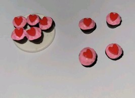 Dollhouse Valentine Cupcakes Plate Loose Heart Decorated Frosted - $9.30