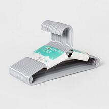 Pillowfort Kids Hangers 18pk Gray - $216.62 MXN