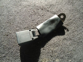 03-05 TOYOTA CELICA GT GT-S REAR LEFT OR RIGHT SEAT BELT BUCKLE L/R OEM. image 4