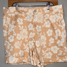 JACHS Girlfriend Beige Floral Women&#39;s Shorts - $217.41 MXN