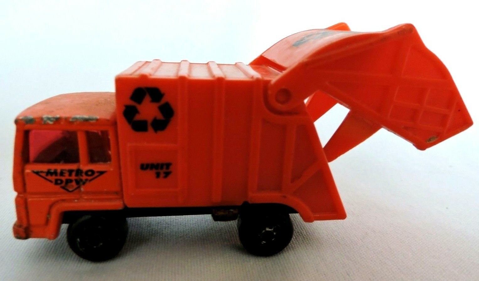 Primary image for Matchbox Superfast Refuse Truck Toy Car 1979 Garbage Truck Recycling Metro DPW