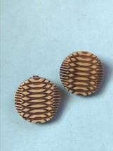 Vintage Cream &amp; Brown Etched Bent Circle Plastic Clip Earrings – one inch in dia - £8.92 GBP