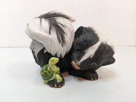 Vtg Franklin Mint &quot;CURIOSITY&quot; Skunk &amp; Turtle Figurine by Deborah Bell Jarrett - £16.70 GBP