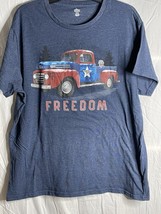 Freedom Men&#39;s T-Shirt Celebrate Patriotic Sz XL Blue Antique Truck Black Lab - £11.81 GBP