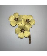 Sarah Coventry 3 Yellow Flower and Gold Tone Vintage Brooch - £15.73 GBP