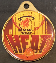 NBA 1994 Miami Heat Anhänger Reißverschluss Zug Metall Emaille Vintage 3.8cm - £7.74 GBP