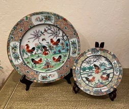 Set of 2 Vintage Chinese ROOSTER Plates Hand-Painted Famille Verte 10&quot; &amp; 6.5&quot; - £71.14 GBP