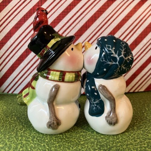 Primary image for Westland Ceramic Kissing Snowcouple Salt And Pepper Shakers Set Snowmen Winter