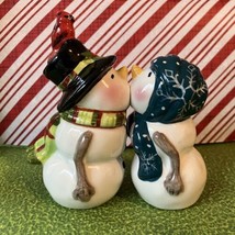 Westland Ceramic Kissing Snowcouple Salt And Pepper Shakers Set Snowmen Winter - £11.86 GBP