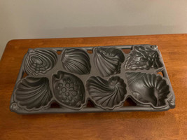 John Wright Vintage Cast Iron Seashell Baking Pan Cornbread mold Shells 1989 - £14.93 GBP