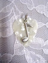 NEW PEARLY WHITE GUITAR PICK MUSIC NOTE CHARM PENDANT - €4,27 EUR