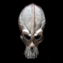 Alien Skull plaque - £51.43 GBP