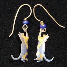 CALICO CAT Playing With Ball Gold Silver Toned Hammered Metal Fish Hook ... - $17.02 CAD