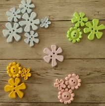 Bag of 16 Plastic Buttons ~ Multicolored ~ Various Sizes ~ Decorative Bu... - $366.88 MXN