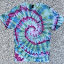 NEW Womens Green Blue Purple Spiral Ice Tie Dye Short Sleeve Shirt MEDIUM - $396.93 MXN