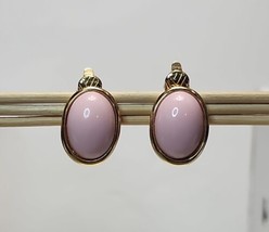 Vintage Trifari Oval Pink Gold-tone Clip-on Stud Earrings .85&quot; Costume Jewelry - £14.09 GBP