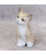 Tan and White Kitten Chiisai Bin Cordial Figurine Porcelain Vintage - $241.95 MXN