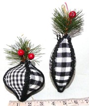 Country Cottage Ornaments  Xmas Black and White Checkered Lot of 2 Holly... - $10.84