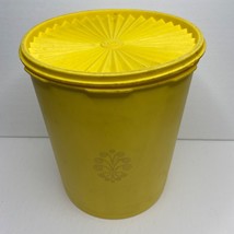 Vintage Tupperware Yellow 9&quot; Servalier Lid - £23.94 GBP