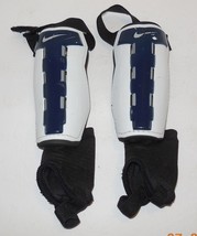 Nike Youth Soccer Shin Guards Size Large 4&#39;7&quot;-4&#39;11&quot; Blue White - $13.73 CAD