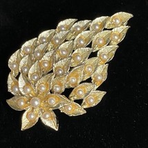 Large Multi Leaf Pin Faux Pearls Brooch Stunning Lt Gold Vintage Jewelry 2 1/2” - £40.14 GBP