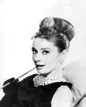 Audrey Hepburn With Cigarette Holder Diamond Necklace Iconic Pose 16X20 Canvas G - £54.92 GBP