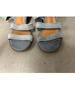 Steve Madden Women’s Sz 8 Triple Strap Sandals Blue Denim Wood Heel - $209.65 MXN