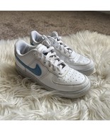 Air Force 1 Nike Low Top Shoes White Blue Sneakers Size 3.5 YOUTH - $556.59 MXN