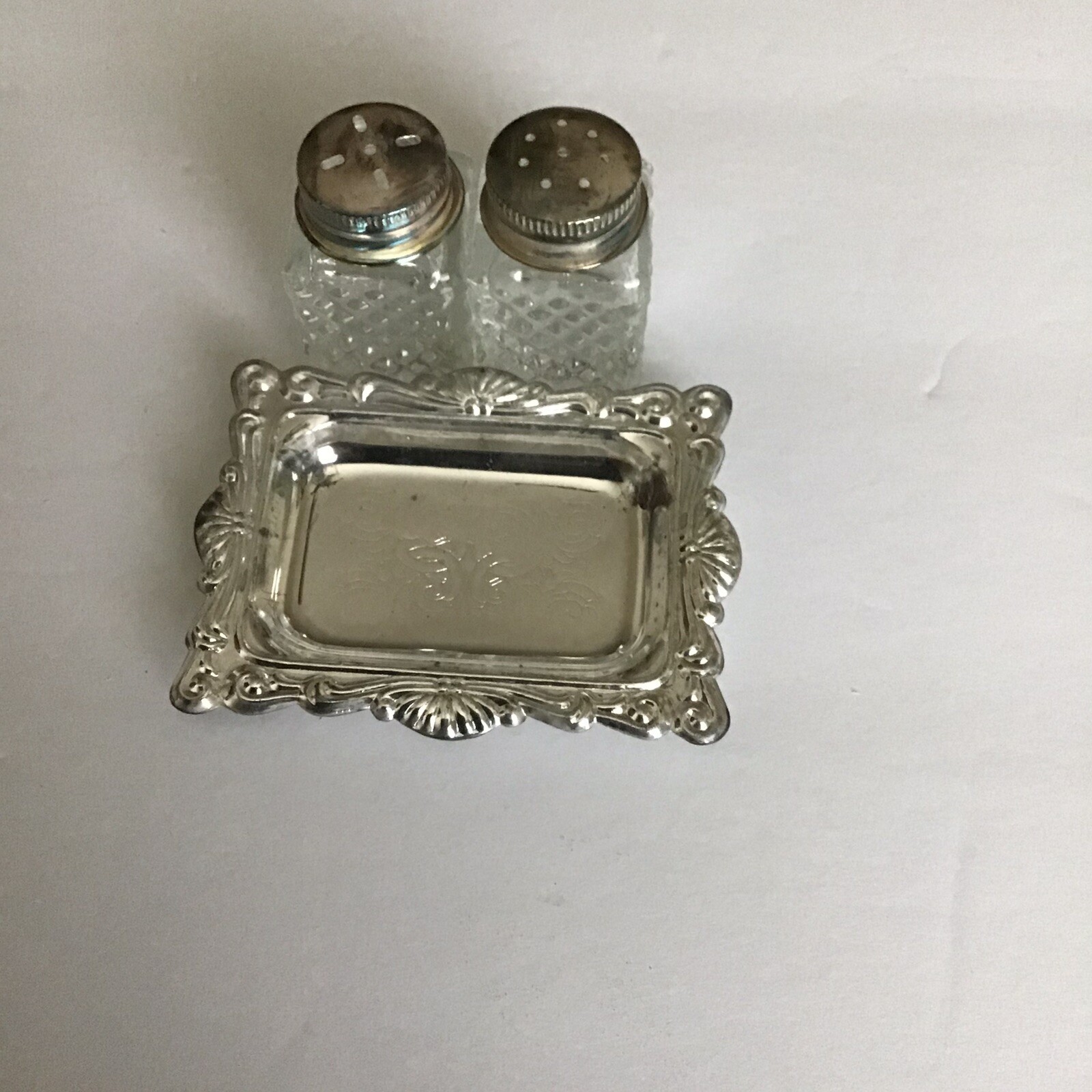 Silver Plated Salt &amp; Pepper Set LG1456 - $10.69