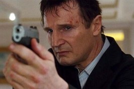 Liam Neeson looks tough aiming his gun 4x6 inch photo - £4.79 GBP