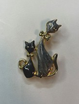 Hip Cats Pin brooch Enamel Jewelry Gold Tone AAI Vintage M1011 - £5.78 GBP