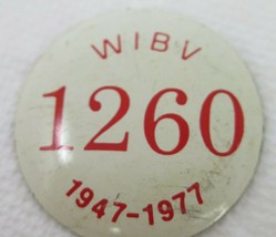Button WIBV 1260 Belleville&#39;s Voice 30th Anniversary 1947-1977 Pin Vintage Metal - £8.94 GBP