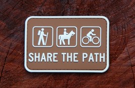 Share The Path 3D PVC Campground Sign Morale Patch National Parks Servic... - €6,65 EUR