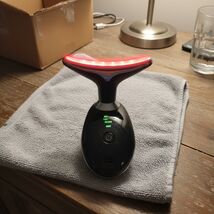 Red Light Therapy for Face &amp; Neck – LuxRenew LED Mask Light (630nm &amp; 850... - $490.86 MXN