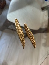 Vintage Signed Monet Brushed Gold Tone Stylized Leaf Clip On Earrings 2.25”L - £14.59 GBP