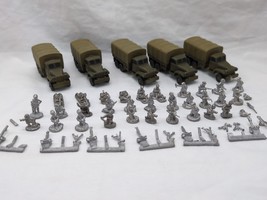 Lot Of (6) 2 1/2&quot; WWII Cargo Jeeps And (30) 1/2&quot; Infantry - $863.00 MXN
